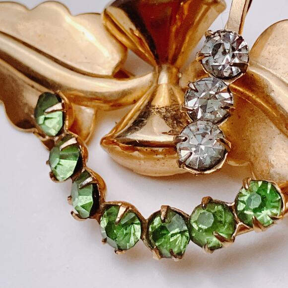 Unusual WWII Wartime Era Hourglass Leaf Brooch, Gold Tone & Green Rhinestones - Picture 4 of 8
